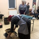 17.11.2019 Chwałki. Dzień Seniora. Widowisko o kiszeniu kapusty. Zespół Ocicanki / Grażyna Szlęzak-Wójcik / Radio Kielce