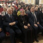 23.11.2019. Sandomierz. Konferencja "Solidarni z rodziną". Na zdjęciu (trzeci od lewej): ks. bp Krzysztof Nitkiewicz, poseł Marek Kwitek, Zbigniew Koniusz - wojewoda świętokrzyski i ks. bp Edward Frankowski  / Grażyna-Szlęzak-Wójcik / Radio Kielce