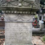 03.11.2019 Sandomierz. Zabytkowe nagrobki na Cmentarzu Katedralnym w Sandomierzu. Nagrobek Katarzyny Mizaryuszowej / Grażyna Szlęzak-Wójcik / Radio Kielce