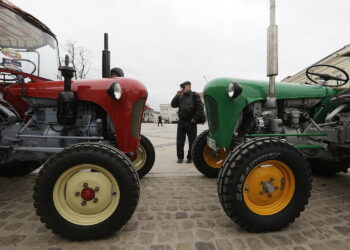 16.03.2017 Kielce. Traktory Ursus, model z 1964 roku. / Jarosław Kubalski / Radio Kielce