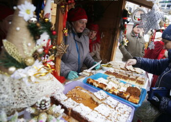 16.12.2018 Kielce. Jarmark świąteczny na Rynku / Jarosław Kubalski / Radio Kielce