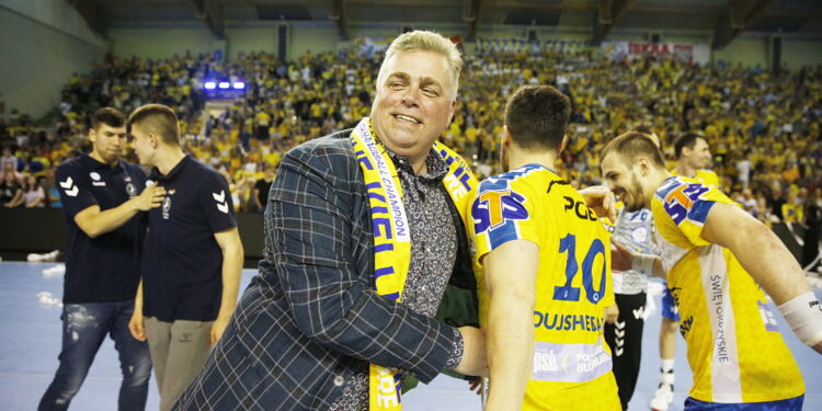 25.05.2019 Kielce. PGNiG Superliga. PGE Vive Kielce zostało po raz 16 mistrzem Polski. Piłkarze i kibice cieszą się ze zwycięstwa. Bertus Servaas / Jarosław Kubalski / Radio Kielce