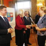 08.11.2019 Kielce. WDK. XX Gala Wręczenia Nagród i Wyróżnień „Talenty Świętokrzyskie”. Nagrody wręczają Andrzej Pruś - przewodniczący sejmiku, Renata Janik - wicemarszałek i Kazimierz Mądzik - kurator oświaty / Jarosław Kubalski / Radio Kielce