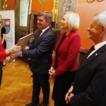 08.11.2019 Kielce. WDK. XX Gala Wręczenia Nagród i Wyróżnień „Talenty Świętokrzyskie”. Nagrody wręczają Andrzej Pruś - przewodniczący sejmiku, Renata Janik - wicemarszałek i Kazimierz Mądzik - kurator oświaty / Jarosław Kubalski / Radio Kielce
