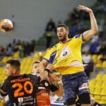 05.11.2019 Kielce. Piłka ręczna mężczyzn. Mecz PGE Vive Kielce - Zagłębie Lubin. Branko Vujović / Jarosław Kubalski / Radio Kielce