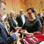 08.11.2019 Kielce. Filharmonia Świętokrzyska. "Widma" - kantata w oparciu o część II "Dziadów". Wcześniej wojewoda Agata Wojtyszek wręczyła medale za długoletnia służbę dla pracowników Filharmonii / Jarosław Kubalski / Radio Kielce