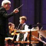 08.11.2019 Kielce. Filharmonia Świętokrzyska. "Widma" - kantata w oparciu o część II "Dziadów". Andrzej Kosendiak - dyrekcja i Tymoteusz Gaura - sopran dziecięcy / Jarosław Kubalski / Radio Kielce