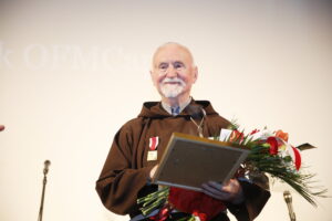 08.11.2019 Kielce. WDK. Odznaczenia "Świadek Historii". O. Jerzy Pająk - kapucyn, kapelan Związku Sybiraków i Związku Żołnierzy AK / Jarosław Kubalski / Radio Kielce