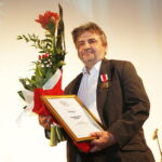 08.11.2019 Kielce. WDK. Odznaczenia "Świadek Historii". Odznaczenie dla stowarzyszenia NZS 1980. Odebrał prezes stowarzyszenia Adam Kalita / Jarosław Kubalski / Radio Kielce