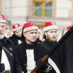 11.11.2019 Kielce. Święto Niepodległości. Wspólne śpiewanie hymnu przed Muzeum Narodowym / Jarosław Kubalski / Radio Kielce