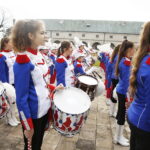 11.11.2019 Kielce. Święto Niepodległości. Wspólne śpiewanie hymnu przed Muzeum Narodowym / Jarosław Kubalski / Radio Kielce