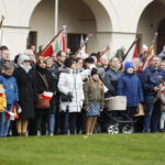 11.11.2019 Kielce. Święto Niepodległości. Wspólne śpiewanie hymnu przed Muzeum Narodowym / Jarosław Kubalski / Radio Kielce