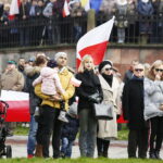 11.11.2019 Kielce. Święto Niepodległości. Wspólne śpiewanie hymnu przed Muzeum Narodowym / Jarosław Kubalski / Radio Kielce