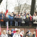 11.11.2019 Kielce. Święto Niepodległości. Wspólne śpiewanie hymnu przed Muzeum Narodowym / Jarosław Kubalski / Radio Kielce