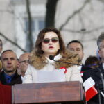 11.11.2019 Kielce. Święto Niepodległości. Uroczystości na Placu Wolności. Przemawia Agata Wotyszek.- wojewoda. Z lewej Maria Zuba - poseł, z prawej Krzysztof Słoń - senator / Jarosław Kubalski / Radio Kielce