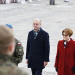 11.11.2019 Kielce. Święto Niepodległości. Uroczystości na Placu Wolności. Piotr Wawrzyk - wiceminister spraw zagranicznych i Maria Zuba - poseł / Jarosław Kubalski / Radio Kielce