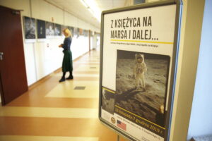 13.11.2019 Kielce. WBK. Wystawa zdjęć NASA z misji Apollo na Księżyc / Jarosław Kubalski / Radio Kielce