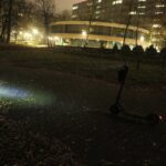 15.11.2019 Kielce. Ścieżki wzdłuż Silnicy pomiędzy ulicami IX Wieków Kielc a Jesionową nocą / Jarosław Kubalski / Radio Kielce