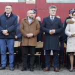 16.11.2019 Kostomłoty II. Nowy wóz ratowniczo-gaśniczy dla OSP. Od lewej: Mirosław Gębski - starosta kielecki, Mariusz Gosek - członek zarządu województwa, Krzysztof Słoń - senator i Agata Wojtyszek - poseł / Jarosław Kubalski / Radio Kielce