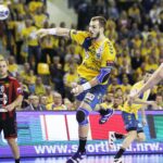 16.11.2019 Kielce. Piłka Ręczna Liga Mistrzów. Mecz PGE Vive Kielce - Vardar Skopje. Arciom Karalok / Jarosław Kubalski / Radio Kielce