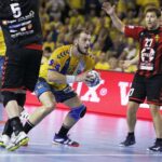 16.11.2019 Kielce. Piłka Ręczna Liga Mistrzów. Mecz PGE Vive Kielce - Vardar Skopje. Arciom Karalok / Jarosław Kubalski / Radio Kielce