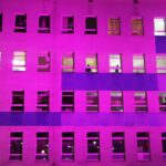 17.11.2019 Kielce. Światowy Dzień Wcześniaka. Wojewódzki Szpital Zespolony podświetlony został z tej okazji na fioletowo / Jarosław Kubalski / Radio Kielce