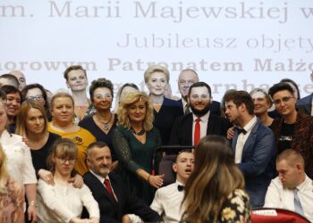 18.11.2019 Kielce. 10-lecie Ośrodka Rehabilitacyjno-Edukacyjno-Wychowawczego imienia Marii Majewskiej w Kielcach. Małżonka Prezydenta RP Agata Kornhauser-Duda (w środku) / Jarosław Kubalski / Radio Kielce