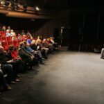 18.11.2019 Kielce. Mała scena KCK. XXV Ogólnopolski Niezależny Festiwal Form Dokumentalnych NURT. Z mikrofonem Krzysztof Miklaszewski - dyrektor artystyczny festiwalu / Jarosław Kubalski / Radio Kielce