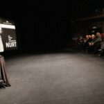 18.11.2019 Kielce. Mała scena KCK. XXV Ogólnopolski Niezależny Festiwal Form Dokumentalnych NURT. Z mikrofonem Krzysztof Miklaszewski - dyrektor artystyczny festiwalu / Jarosław Kubalski / Radio Kielce