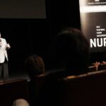 18.11.2019 Kielce. Mała scena KCK. XXV Ogólnopolski Niezależny Festiwal Form Dokumentalnych NURT. Z mikrofonem Krzysztof Miklaszewski - dyrektor artystyczny festiwalu / Jarosław Kubalski / Radio Kielce