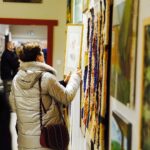 30.11.2019 Kielce. Liceum Sztuk Plastycznych. Mikołajkowa giełda prac / Jarosław Kubalski / Radio Kielce