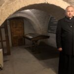 02.11.2019 Sandomierz. Podziemia kościoła św. Józefa. Na zdjęciu: ks. Jerzy Dąbek - proboszcz parafii / Grażyna Szlęzak-Wójcik / Radio Kielce