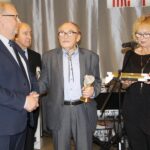 15.11.2019 Krasocin. XIII Ogólnopolski Konkurs Poetycki im. Feliksa Raka. Na zdjęciu od lewej: : Ireneusz Gliściński - wójt Krasocina, Tadeusz Stolarski - regionalista, Stanisław Nyczaj - prezes oddziału kieleckiego Związku Literatów Polskich, Beata Kępińska - pisarka / Krzysztof Bujnowicz / Radio Kielce