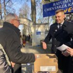 01.11. 2019. Sandomierz. Kwesta na półmetku. Na zdjęciu (od lewej): Marcin Marzec - burmistrz Sandomierza i Wojciech Czerwiec - przewodniczący Rady Miasta / Grażyna-Szlęzak-Wójcik