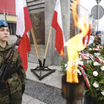 11.11.2019 Kielce. Złożenie kwiatów przed Pomnikiem Niepodległości / Jarosław Kubalski / Radio Kielce