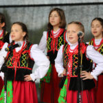 24.5.2015 Tokarnia. Koncert "Jawor – u źródeł kultury" w Tokarni. Na scenie Małe Bielinianki. / Wojciech Habdas / Radio Kielce