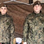 10.11.2019. Sandomierz. Piknik wojskowy. Na zdjęciu: Marta Korzynek i Antoni Fularski - 10. Brygada Wojsk Obrony Terytorialnej, 102. Batalion / Grażyna Szlęzak-Wójcik / Radio Kielce