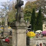 03.11.2019 Sandomierz. Zabytkowe nagrobki na Cmentarzu Katedralnym w Sandomierzu. Nagrobek Katarzyny Mizaryuszowej / Grażyna Szlęzak-Wójcik / Radio Kielce