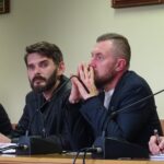 19.11.2019 Ostrowiec Świętokrzyski. Sesja rady miasta. Na zdjęciu Od lewej Aron Pietruszka i Kamil Stelamsik - radni KWW Jarosława Górczyńskiego / Emilia Sitarska / Radio Kielce