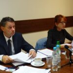 20.11.2019 Bałtów. Ostatnia sesja rady gminy przed referendum ws. jej odwołania. Od lewej Cezary Stępniewski - przewodniczący rady, Barbara Lichota - wiceprzewodnicząca rady / Emilia Sitarska / Radio Kielce