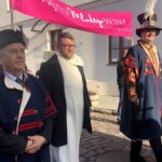 16.11.2019. Sandomierz. Festiwal Młodego Wina. Na zdjęciu (od lewej): Janusz Suszyna - Towarzystwo Naukowe Sandomierskie, ojciec Marcin Lisak - dominikanin i Paweł Niedźwiedź - wiceburmistrz Sandomierza / Grażyna Szlęzak-Wójcik / Radio Kielce