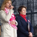 Opatów. Bieg niepodległościowy opatowskich szkół. Na zdjęciu (od lewej): Magdalena Gdowska - dyrektor Zespołu Szkół nr 1 w Opatowie, Małgorzata Szczepańska - dyrektor LO im. Bartosza Głowackiego w Opatowie / Emilia Sitarska / Radio Kielce