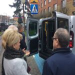 23.11.2019 Ostrowiec Świętokrzyski. Nowy samochód dla niepełnosprawnych w DPS-ie na osiedlu Słonecznym / Emilia Sitarska / Radio Kielce