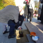 11.11.2019 Ożarów. Uroczystości 101. rocznicy odzyskania niepodległości połączone z 450. rocznicą lokacji miasta. Wkopanie kapsuły pamięci / Emilia Sitarska / Radio Kielce