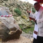 10.11.2019. Janowice. Cmentarz choleryczny w Janowicach. Na zdjęciu: ks. Bogdan Król / Grażyna Szlęzak-Wójcik / Radio Kielce