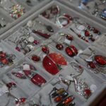 24.11.2019. Kielce. Giełda Minerałów, Skamieniałości i Wyrobów Jubilerskich / Wiktor Taszłow / Radio Kielce