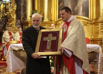 24.11.2019. Kielce. Uroczystość wręczenia medali „Pro Christo Rege Et Ecclesia”. Wyróżnienie odbiera Alojzy Przemyski z parafii w Sędziszowie / Wiktor Taszłow / Radio Kielce