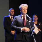 Kielce. 25.11.2019. Inauguracja kampanii społecznej "Biała wstążka". Przemawia Krzysztof Słoń - senator / Wiktor Taszłow / Radio Kielce