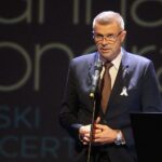 Kielce. 25.11.2019. Inauguracja kampanii społecznej "Biała wstążka". Przemawia Bogdan Wenta – prezydent miasta Kielce / Wiktor Taszłow / Radio Kielce