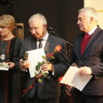 Kielce. 10.11.2019. Monodram. "Melduje Tobie, Polsko. Rotmistrz Pilecki". Na zdjęciu (od lewej): Dorota Koczwańska-Kalita - naczelnik kieleckiej delegatury IPN, Krzysztof Lipiec - poseł, Andrzej Bętkowski - marszałek województwa świętokrzyskiego / Wiktor Taszłow / Radio Kielce